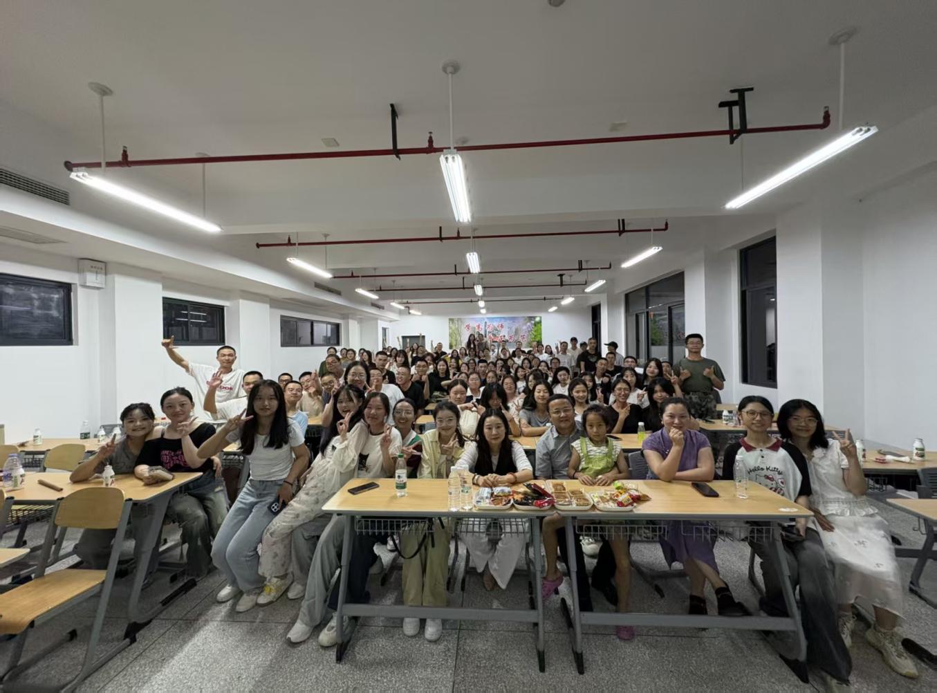 凝聚新生情谊，传递学院关怀——williamhill英国中秋晚会